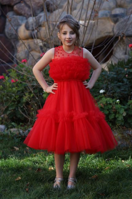 Syrian girls dress red