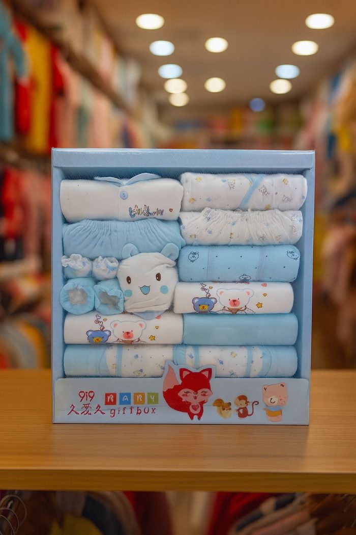 Newborn 17pc Set Gift Box - Image 1