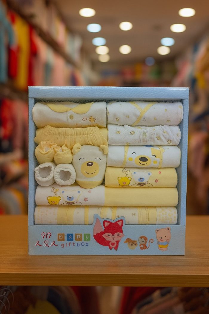 Newborn 17pc Set Gift Box - Image 1